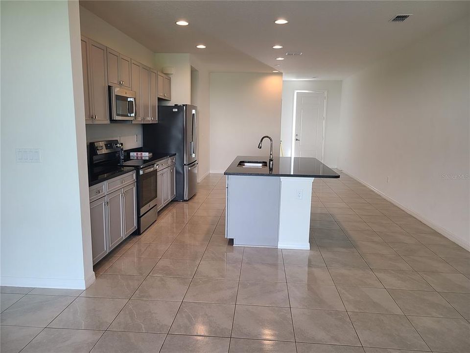 For Rent: $3,100 (3 beds, 2 baths, 1822 Square Feet)