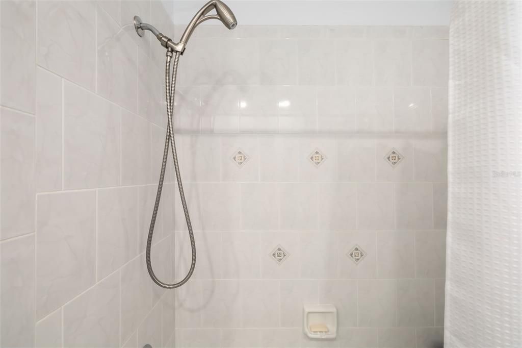 Oxygenics shower head