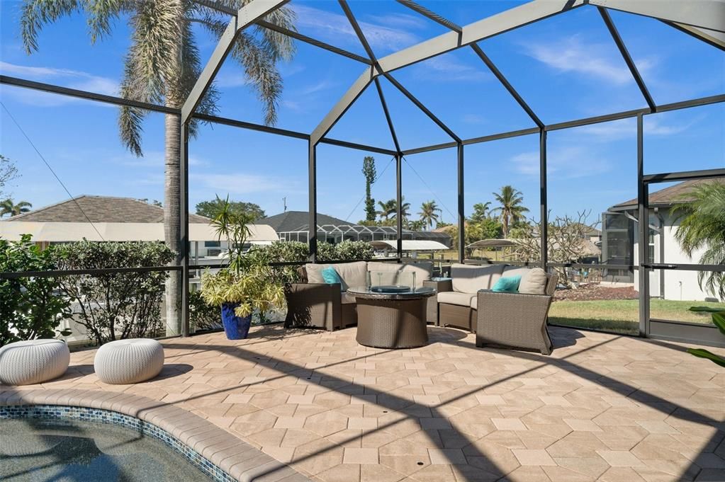 Large sitting area in the lanai