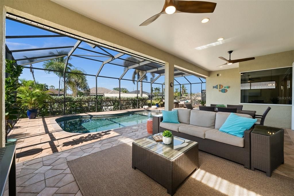 Huge covered Lanai