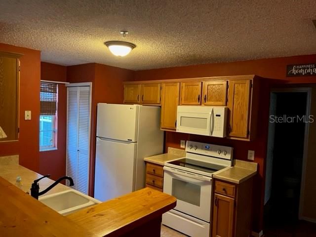 For Sale: $229,900 (2 beds, 2 baths, 1153 Square Feet)