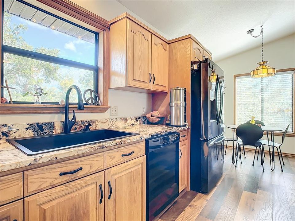 For Sale: $550,000 (2 beds, 1 baths, 1175 Square Feet)