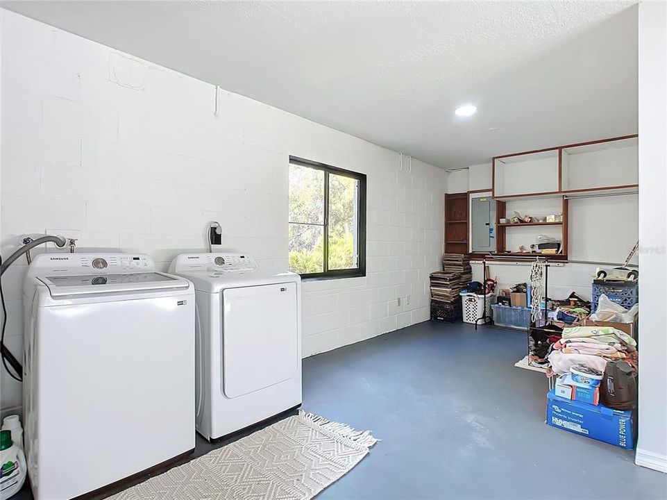 laundry/workshop area in garage