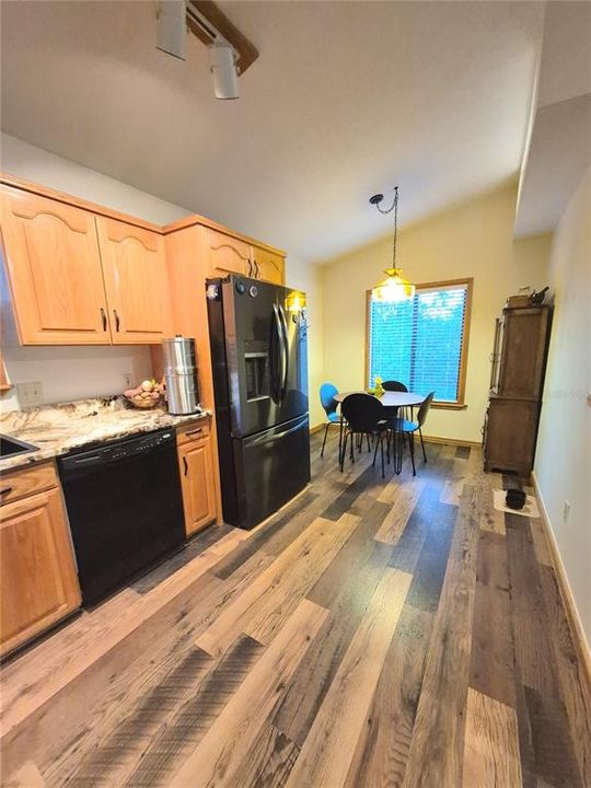 For Sale: $550,000 (2 beds, 1 baths, 1175 Square Feet)