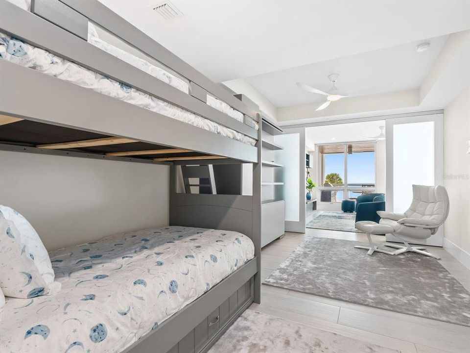 For Sale: $4,275,000 (3 beds, 3 baths, 2232 Square Feet)