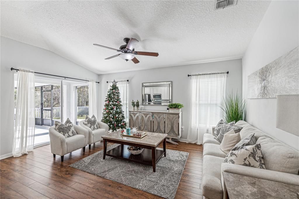 For Sale: $489,000 (4 beds, 2 baths, 1713 Square Feet)