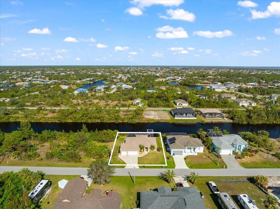 4-bedroom, 2-bathroom pool home is a boater’s dream