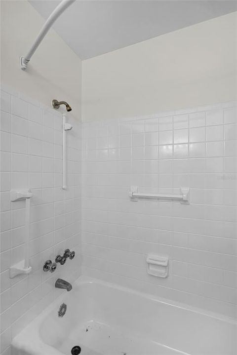 primary shower/tub