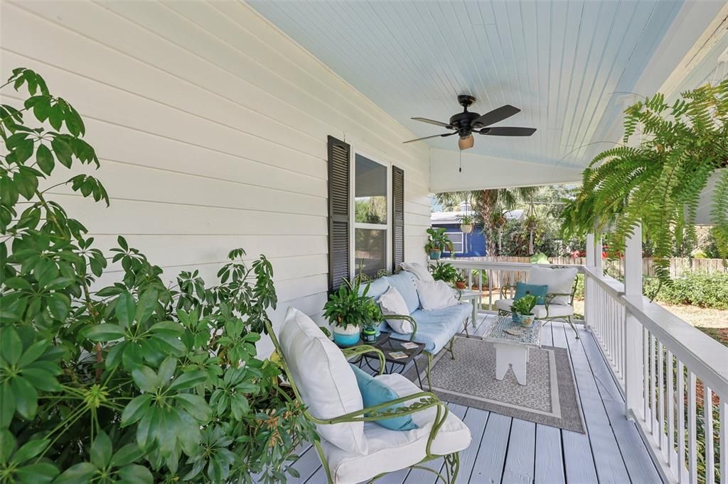 BEAUTIFUL FRONT PORCH!