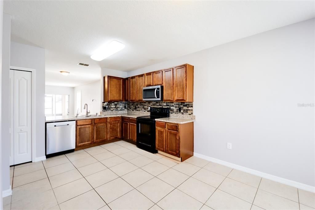 For Sale: $325,000 (3 beds, 2 baths, 1738 Square Feet)