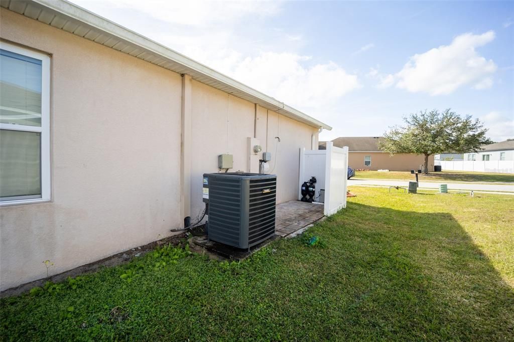 For Sale: $325,000 (3 beds, 2 baths, 1738 Square Feet)