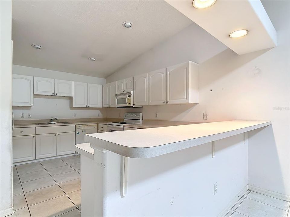 For Sale: $199,900 (2 beds, 2 baths, 1379 Square Feet)