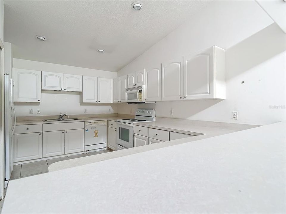 For Sale: $199,900 (2 beds, 2 baths, 1379 Square Feet)