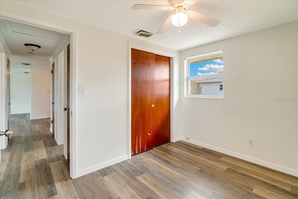 For Sale: $299,000 (2 beds, 1 baths, 1032 Square Feet)