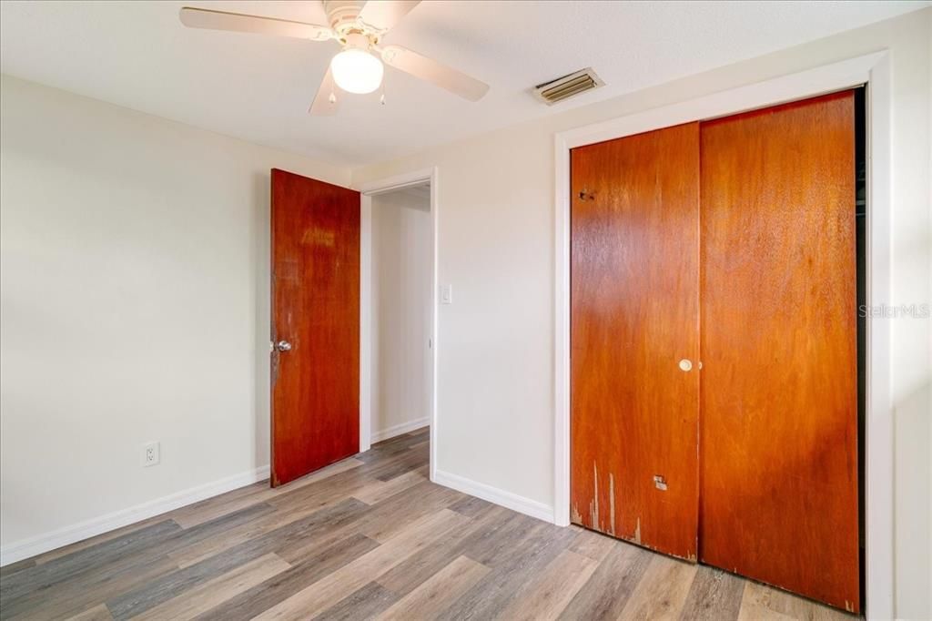 For Sale: $299,000 (2 beds, 1 baths, 1032 Square Feet)