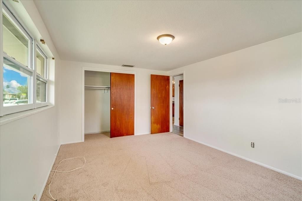 For Sale: $299,000 (2 beds, 1 baths, 1032 Square Feet)