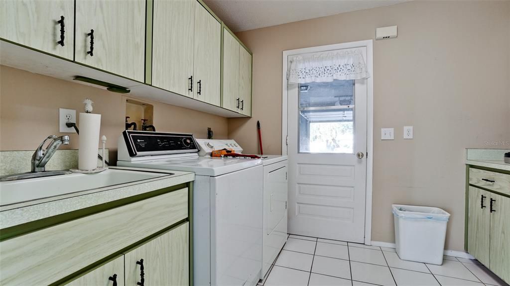 For Sale: $348,000 (2 beds, 2 baths, 1825 Square Feet)