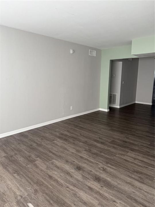 For Rent: $1,295 (1 beds, 1 baths, 1036 Square Feet)