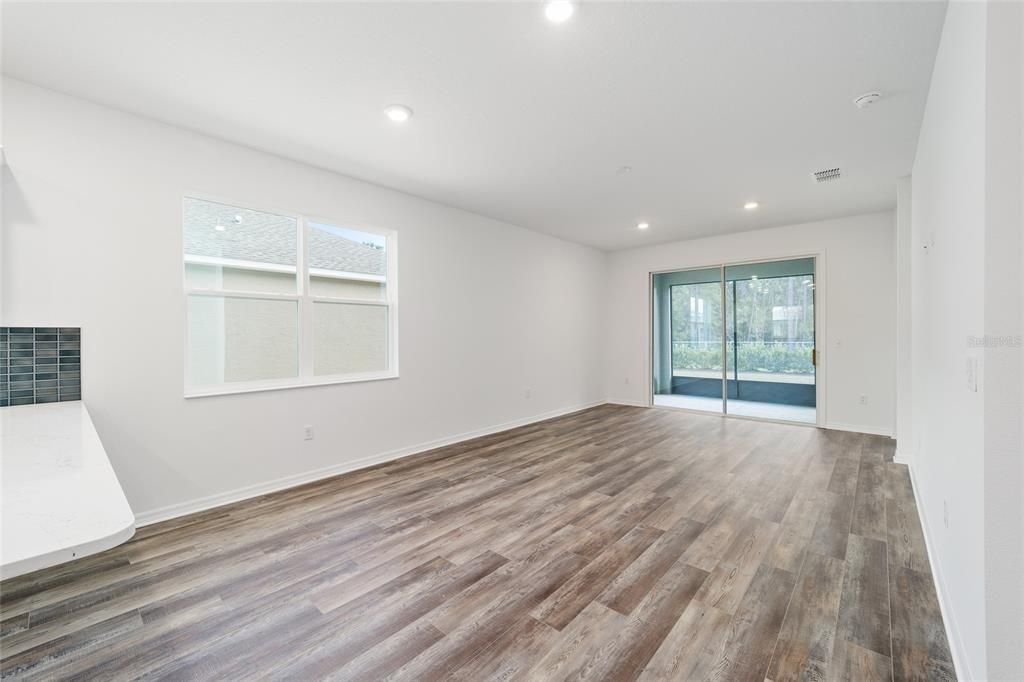 For Sale: $320,280 (2 beds, 2 baths, 1467 Square Feet)