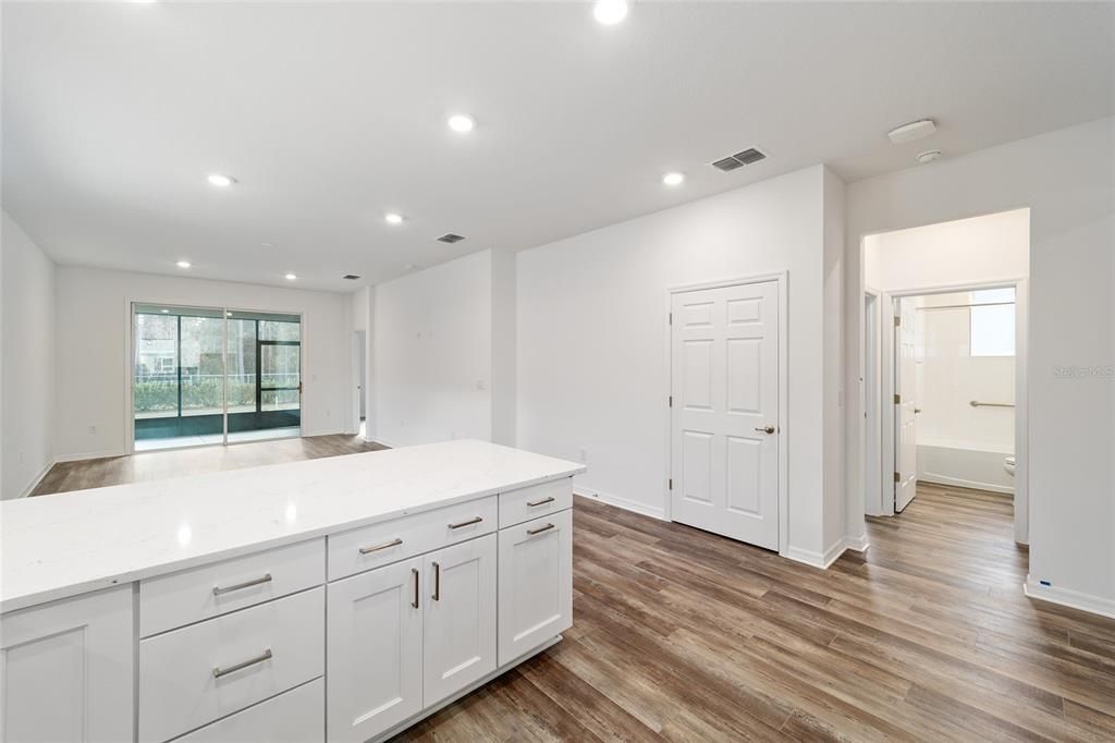 For Sale: $320,280 (2 beds, 2 baths, 1467 Square Feet)