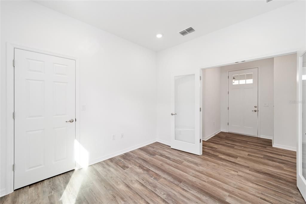 For Sale: $320,280 (2 beds, 2 baths, 1467 Square Feet)