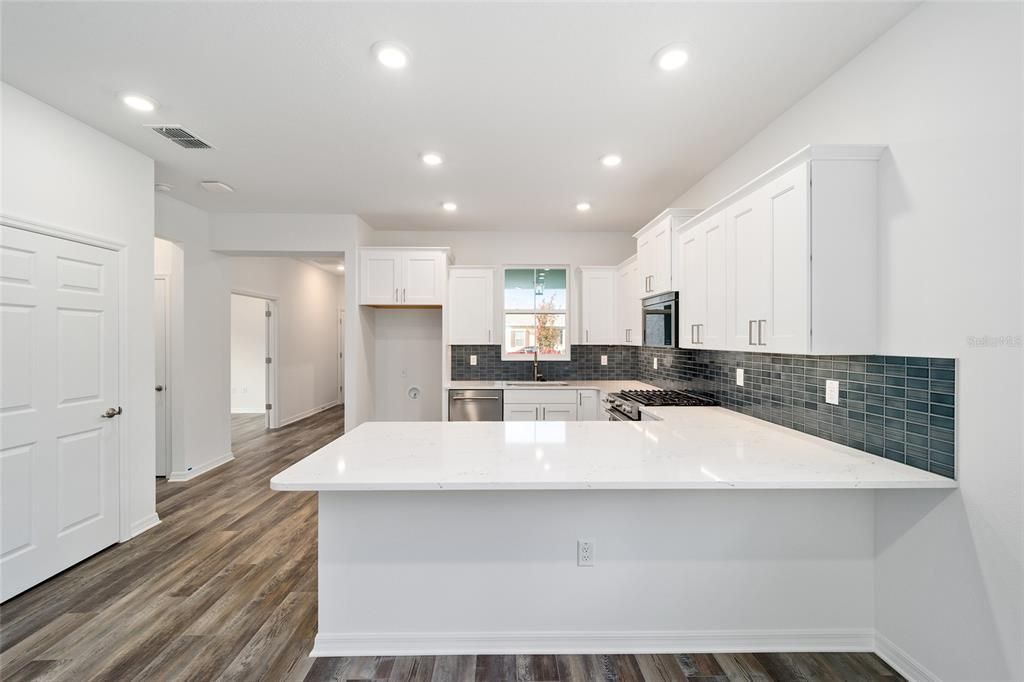 For Sale: $320,280 (2 beds, 2 baths, 1467 Square Feet)