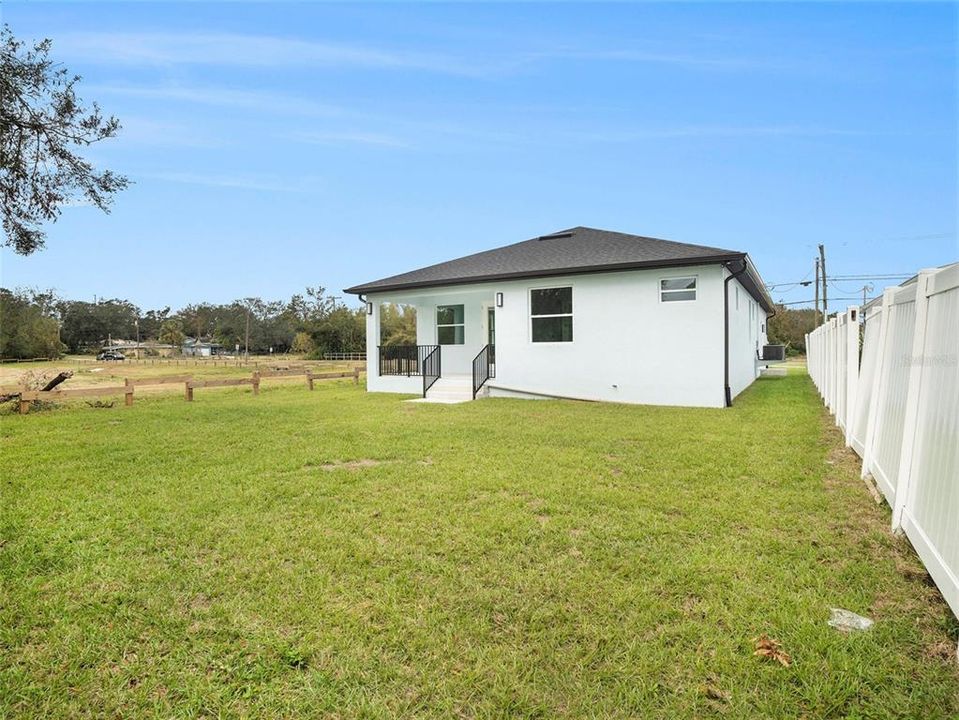 For Sale: $499,900 (3 beds, 2 baths, 1667 Square Feet)