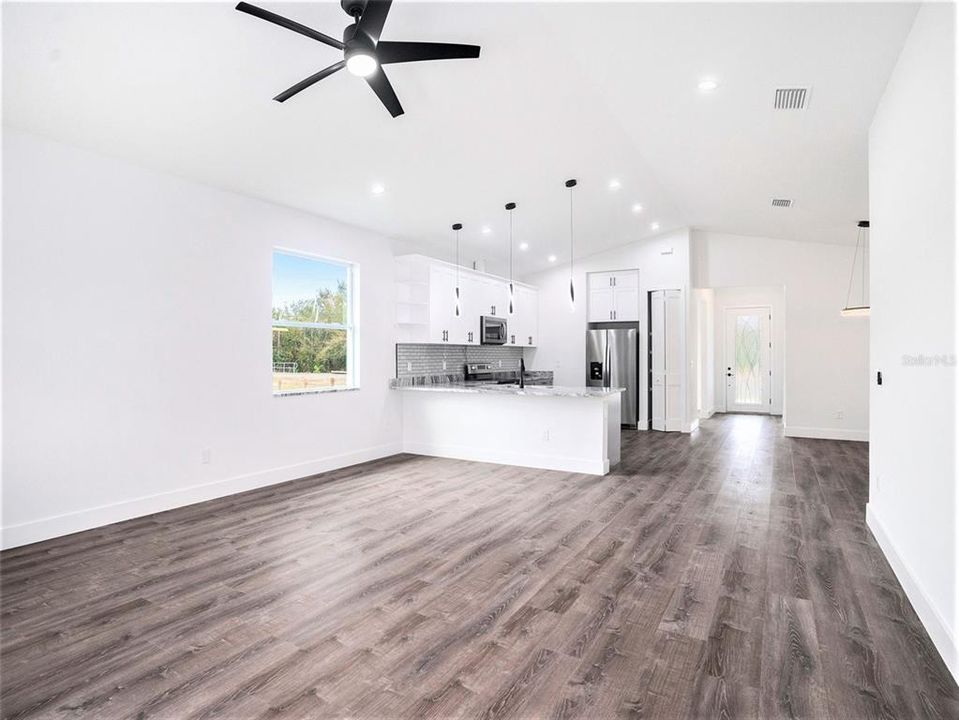 For Sale: $499,900 (3 beds, 2 baths, 1667 Square Feet)