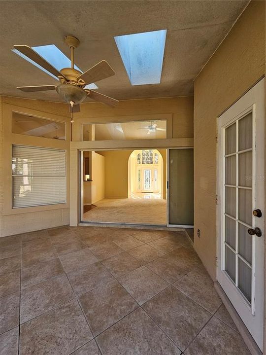 Tiled screened living area