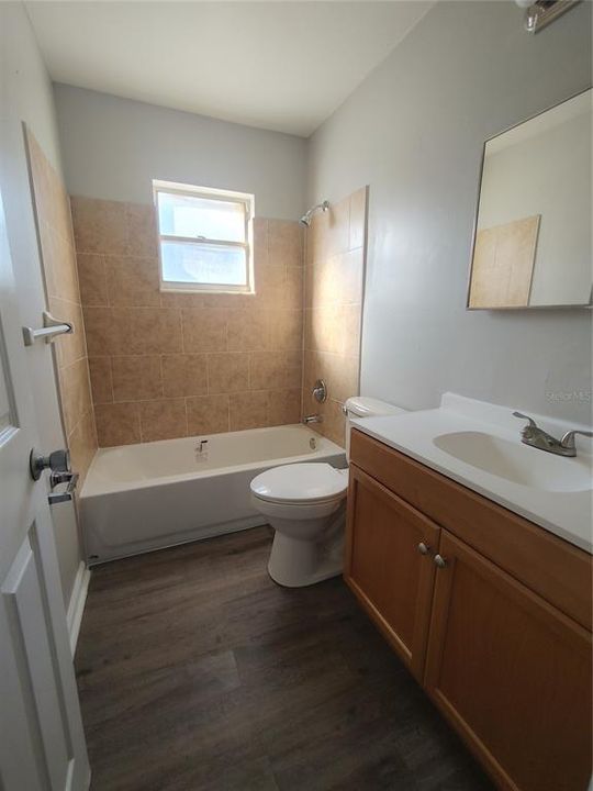 For Rent: $1,095 (2 beds, 1 baths, 751 Square Feet)