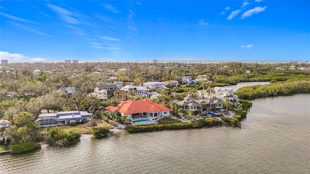 Active With Contract: $3,999,000 (4 beds, 4 baths, 2647 Square Feet)