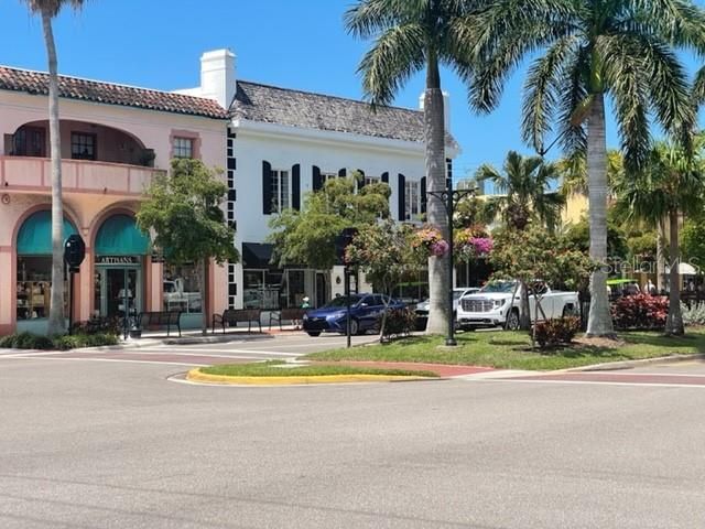 Venice Ave in Historic Venice