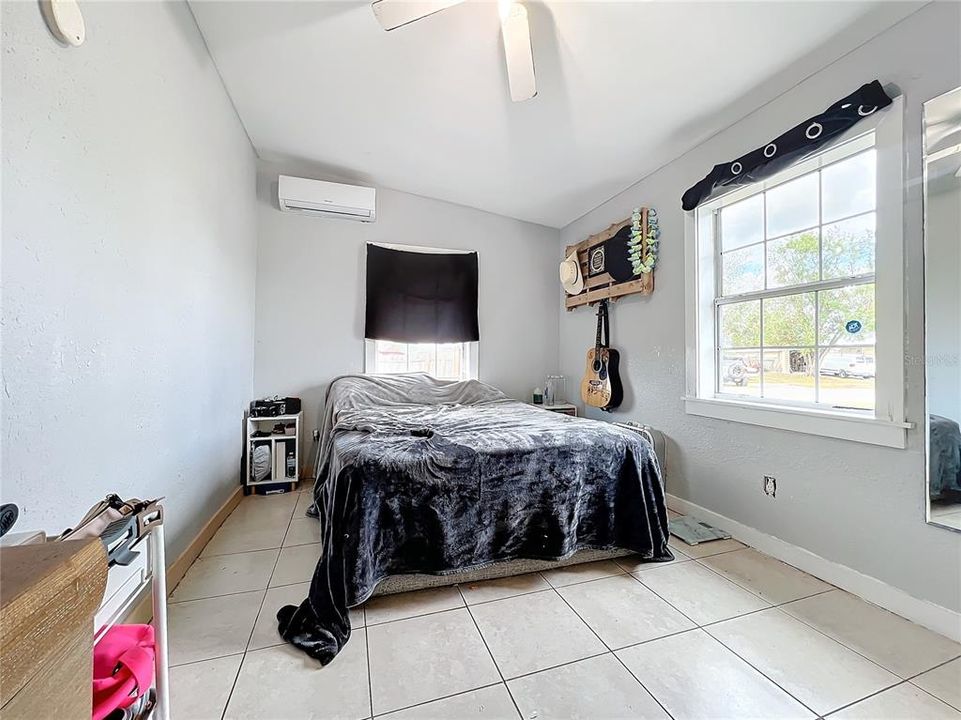 For Sale: $215,000 (2 beds, 1 baths, 1242 Square Feet)