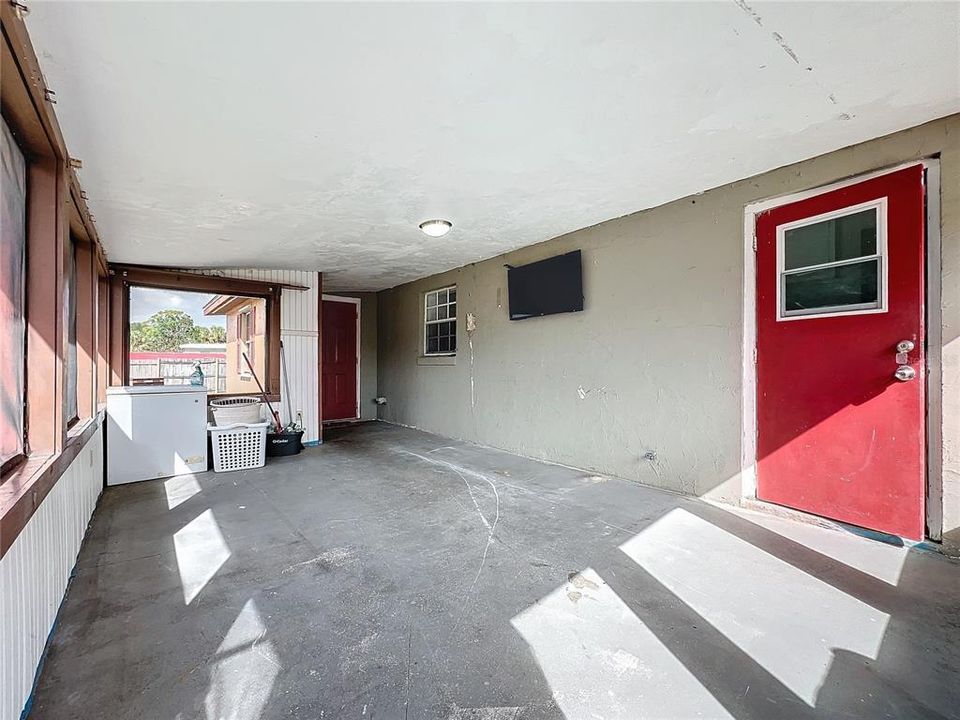 For Sale: $215,000 (2 beds, 1 baths, 1242 Square Feet)