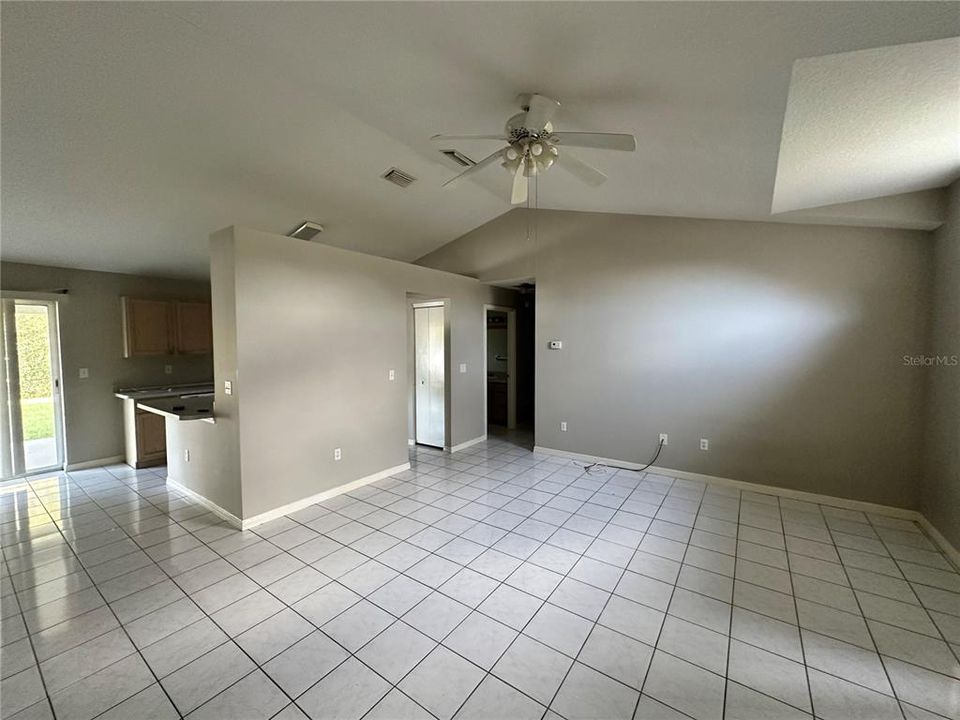 For Rent: $1,600 (3 beds, 2 baths, 1452 Square Feet)