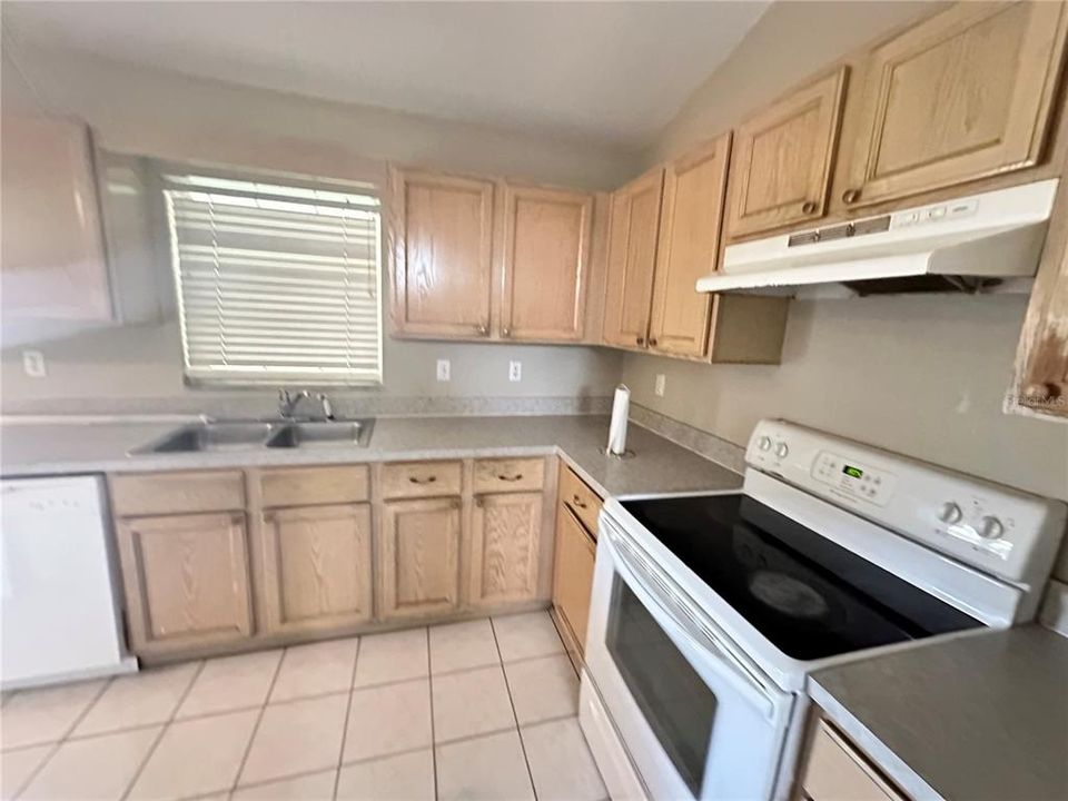 For Rent: $1,600 (3 beds, 2 baths, 1452 Square Feet)