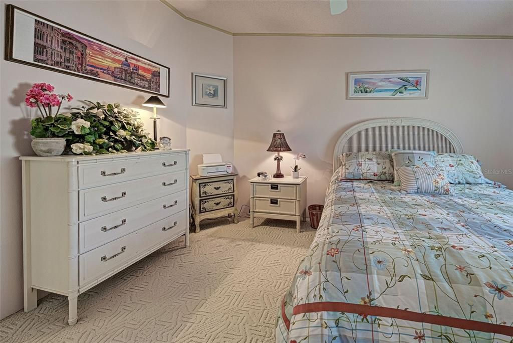 COMFORTABLE GUEST ROOM