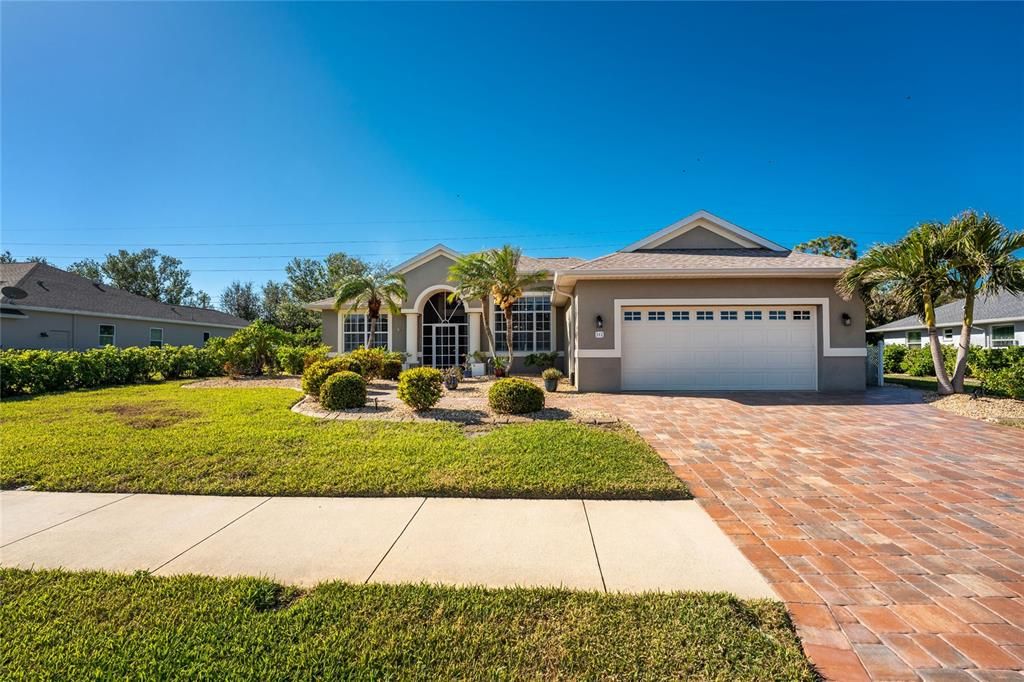 For Sale: $560,000 (3 beds, 2 baths, 1961 Square Feet)