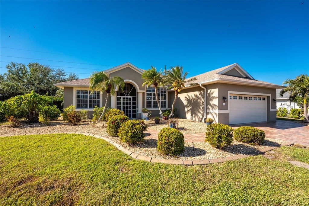 For Sale: $560,000 (3 beds, 2 baths, 1961 Square Feet)