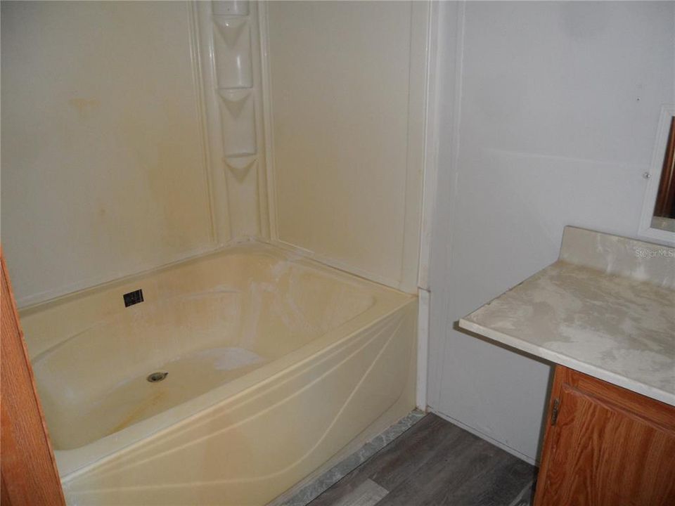 For Sale: $100,000 (3 beds, 2 baths, 1056 Square Feet)