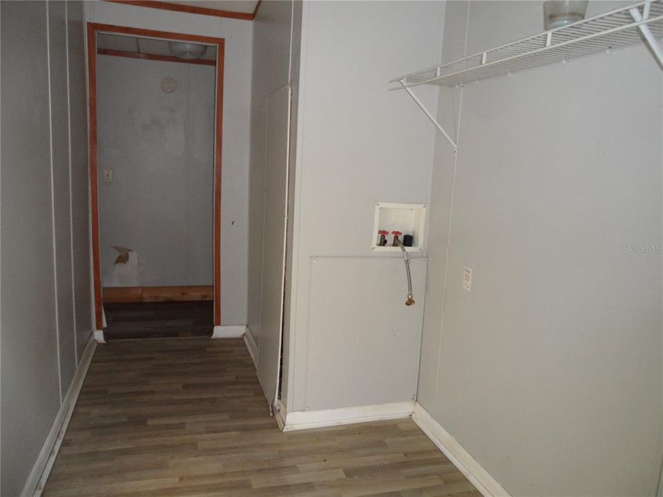 For Sale: $100,000 (3 beds, 2 baths, 1056 Square Feet)