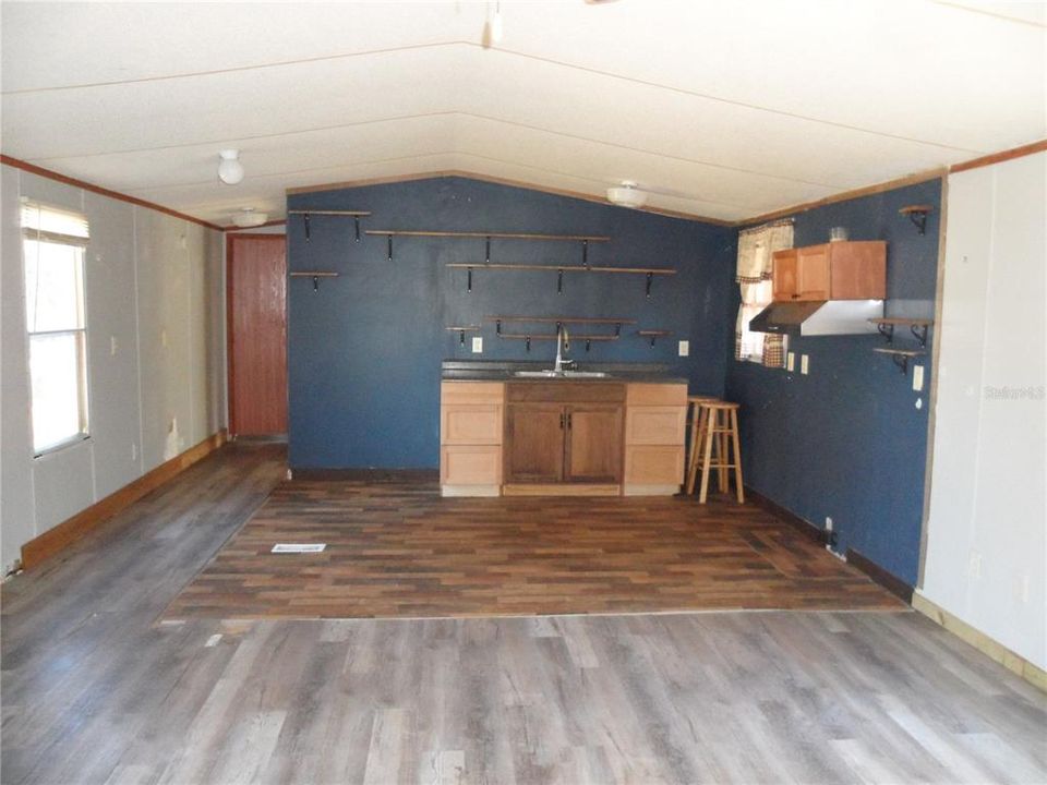 For Sale: $100,000 (3 beds, 2 baths, 1056 Square Feet)