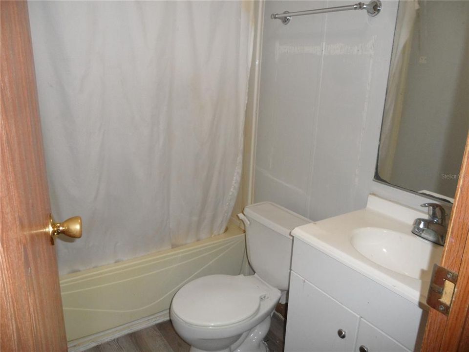 For Sale: $100,000 (3 beds, 2 baths, 1056 Square Feet)