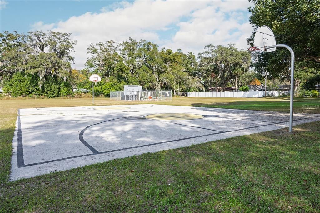 Basketball court in Woodlands Park