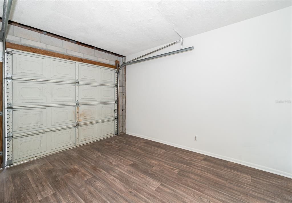 Garage/Single Car