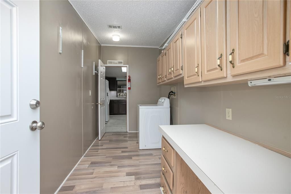 For Sale: $279,999 (2 beds, 2 baths, 2073 Square Feet)