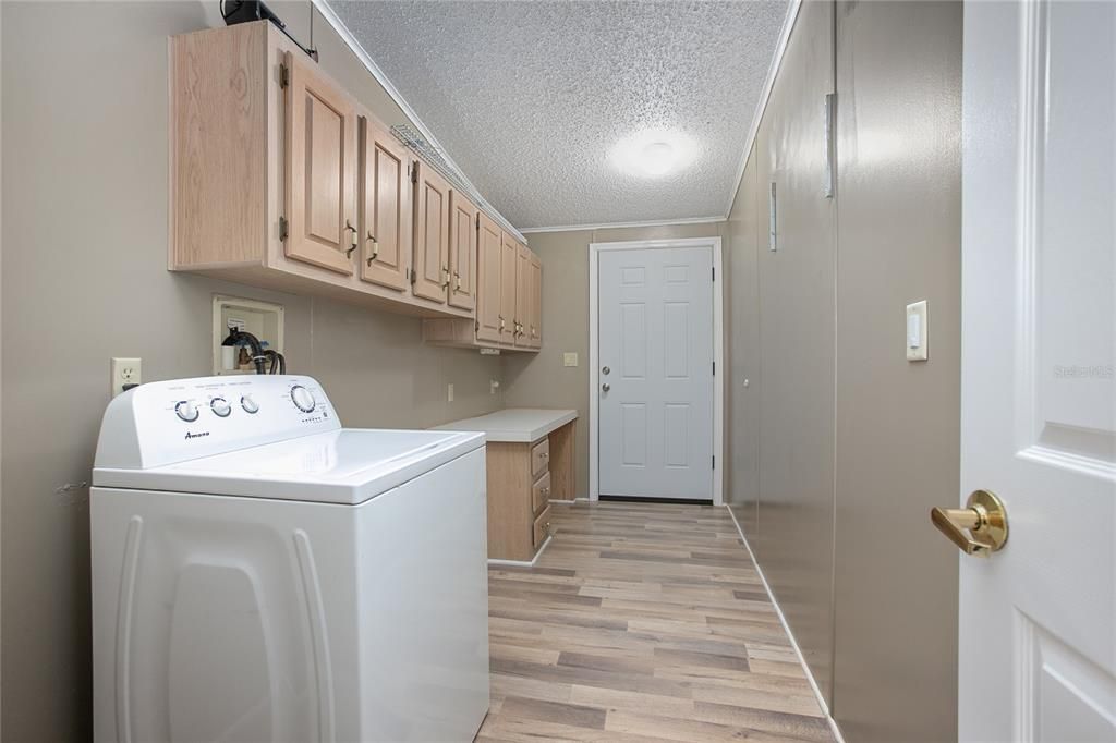 For Sale: $279,999 (2 beds, 2 baths, 2073 Square Feet)