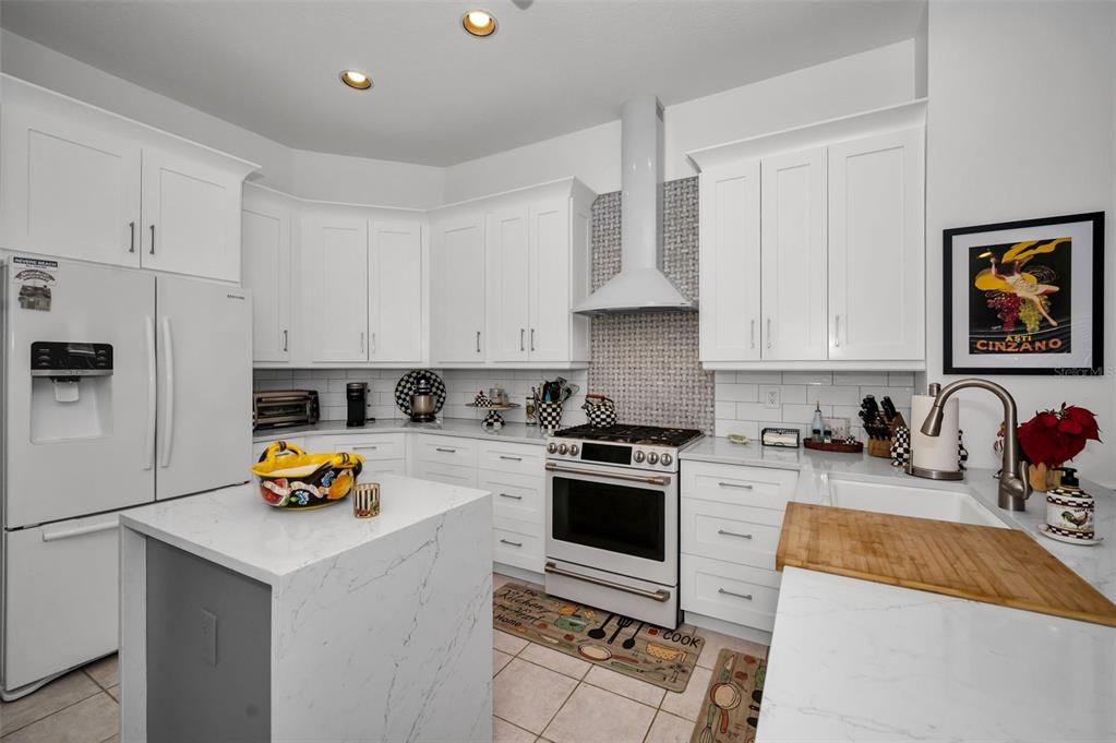 Beautiful kitchen and backsplash