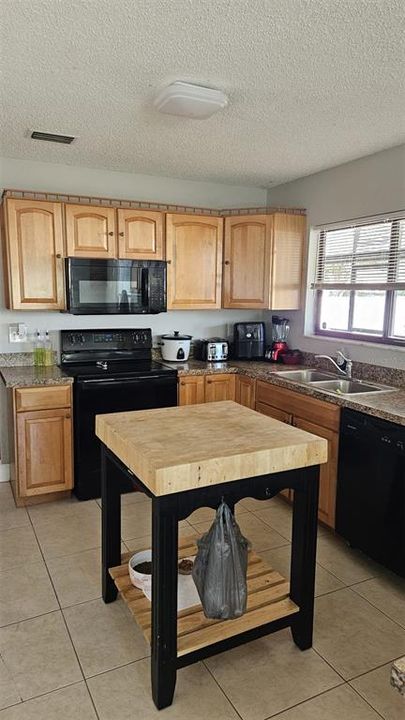 For Sale: $270,000 (3 beds, 2 baths, 1278 Square Feet)