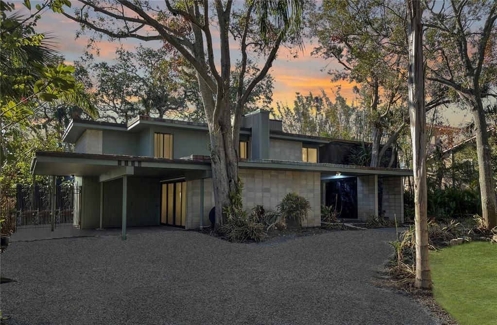 Recently Sold: $1,300,000 (3 beds, 4 baths, 3979 Square Feet)